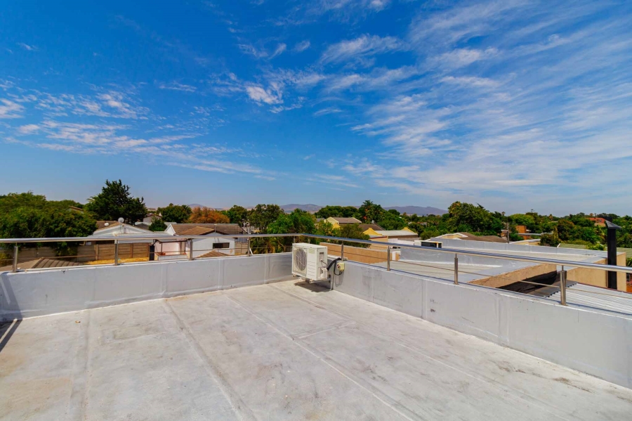 1 Bedroom Property for Sale in Table View Western Cape